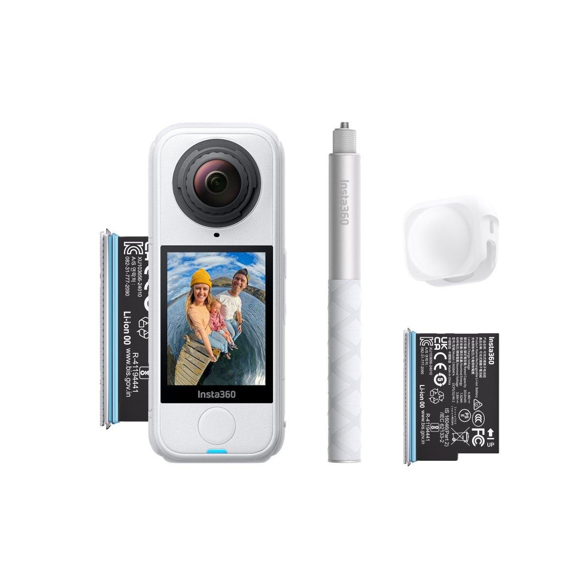Insta360 X4 Air Starter Bundle Arctic White - Action Camera 935482 1 batteria aggiuntiva 1 selfie stick 1 copriobiettivo